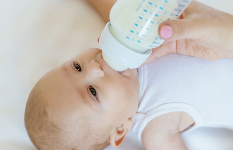 mom-feeds-the-baby-with-a-bottle-selective-focus-2024-12-19-13-35-04-utc